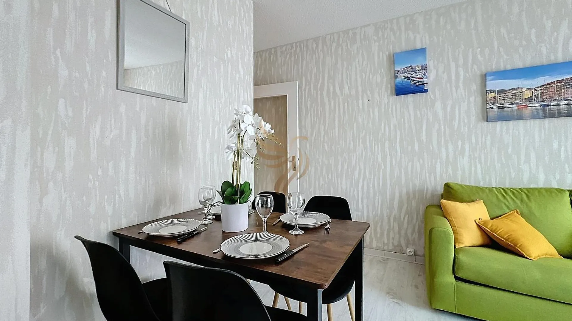 Lägenhet T2 Appart Echap'Belle Mousquetaire - Terrasse Clim Wifi - 100M De La Plage - Capitalchic Services Fréjus