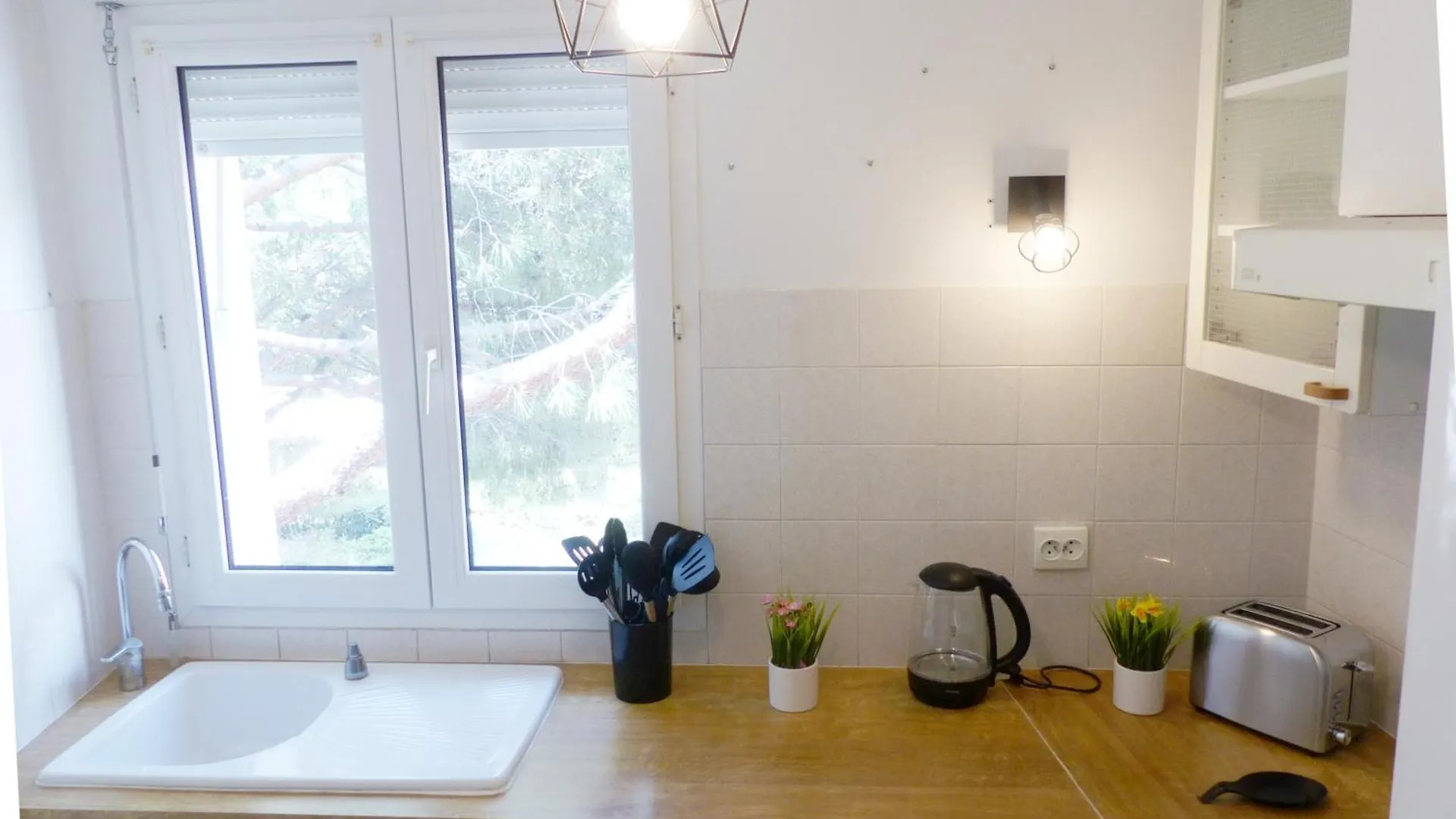 T2 Appart Echap'Belle Mousquetaire - Terrasse Clim Wifi - 100M De La Plage - Capitalchic Services Frejus Apartment